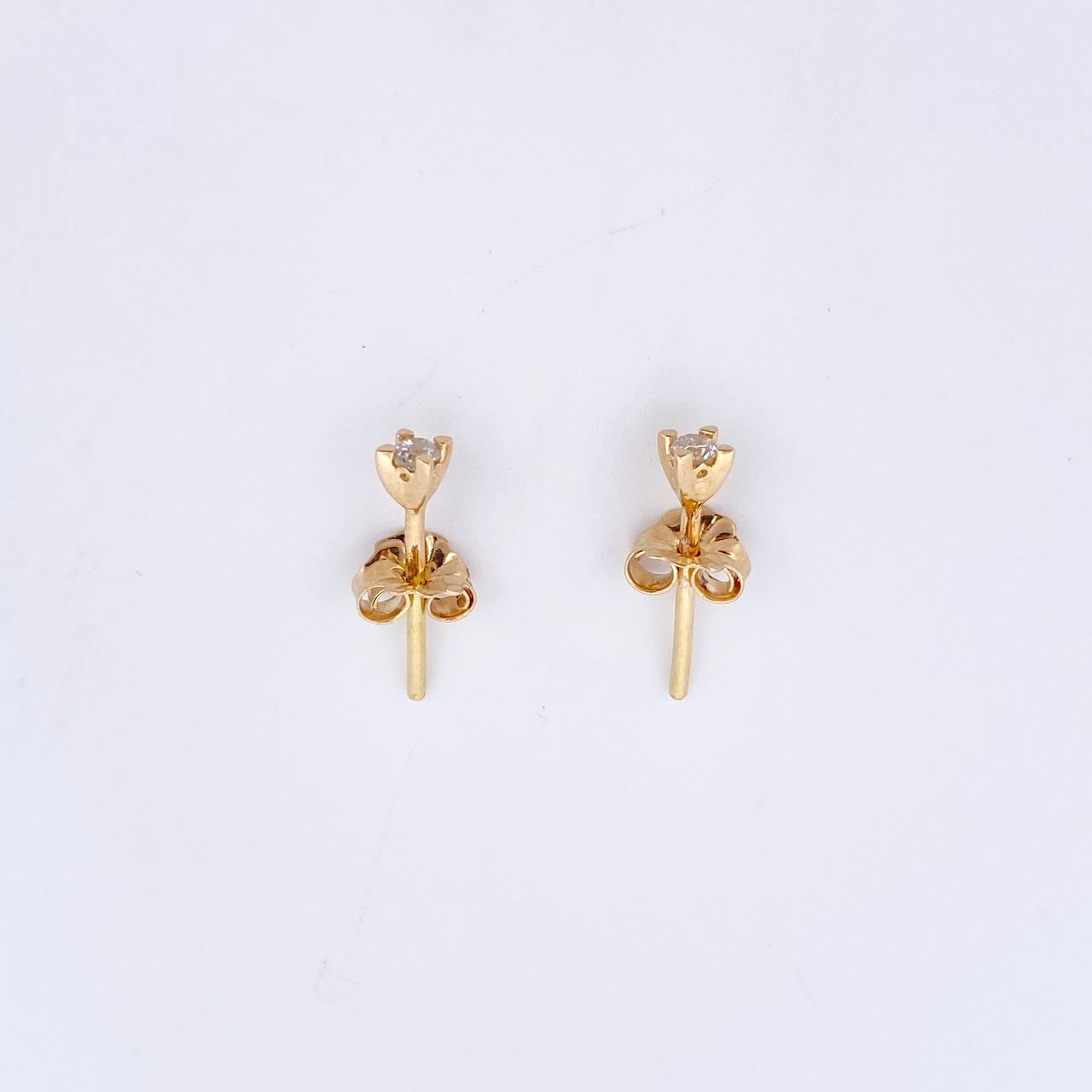 Topos Cuatro Garras 0.7gr / Diamantes 10 Pts Oro Amarillo 18K (Joya) & Topos Cuatro Garras 0.7gr / Diamantes 10 Pts Oro Amarillo 18K (Joya) &