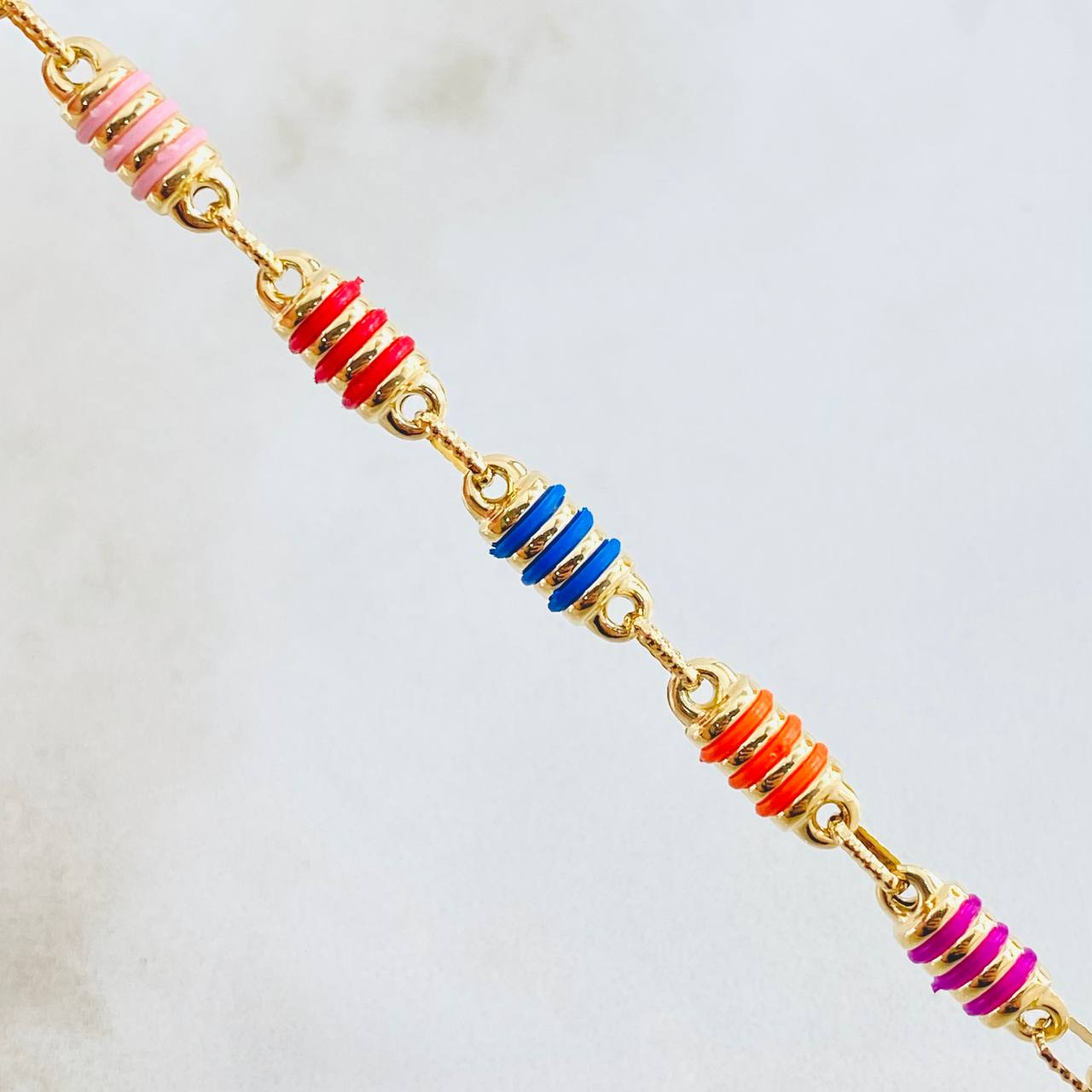 Pulso Rustico Cilindro 5.05gr / 19cm / Oro Amarillo 18K © Pulso Rustico Cilindro 5.05gr / 19cm / Oro Amarillo 18K ©