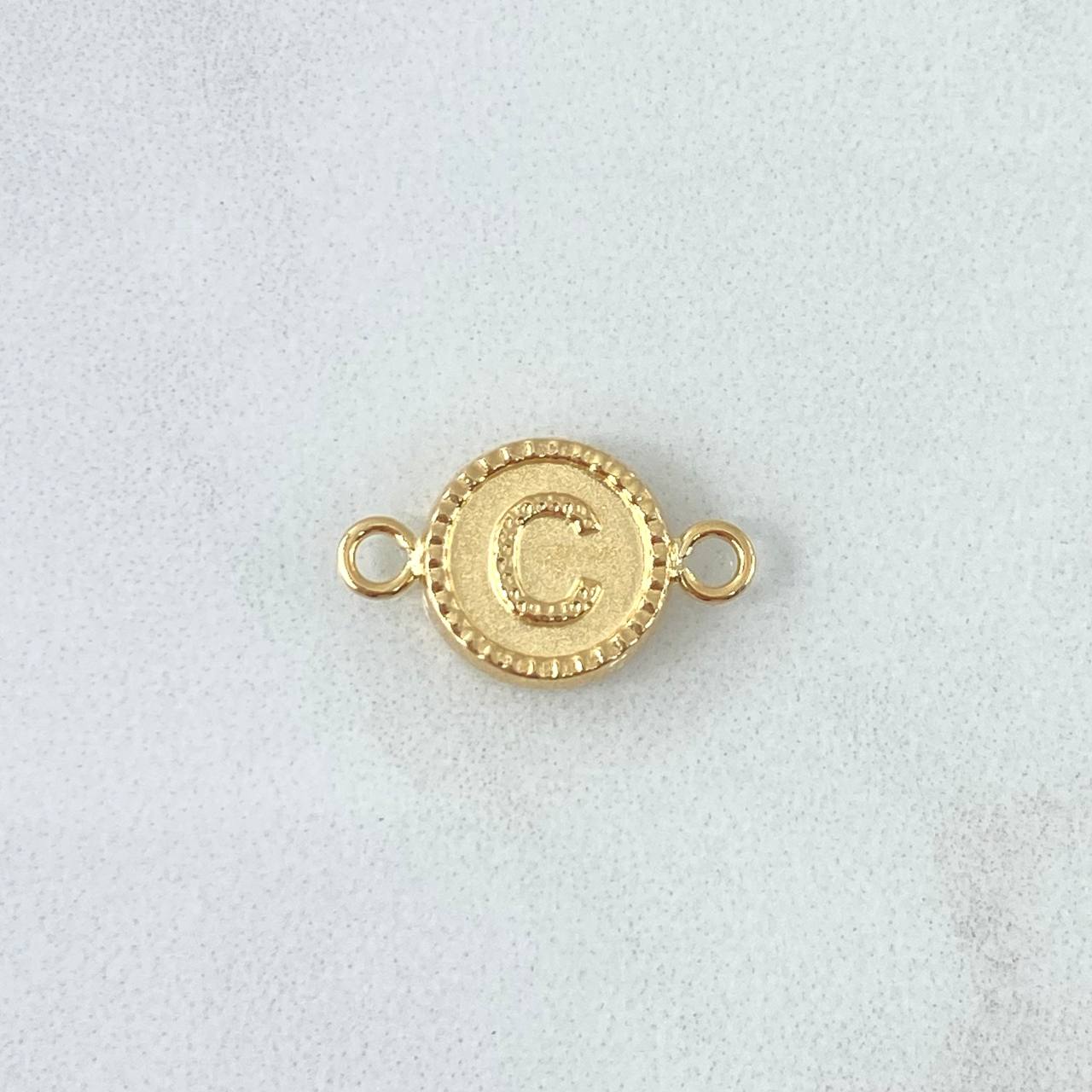Herraje Letra C Mate 0.6gr / 1.7cm / Circular Bordeado Oro Amarillo 18K Herraje Letra C Mate 0.6gr / 1.7cm / Circular Bordeado Oro Amarillo 18K