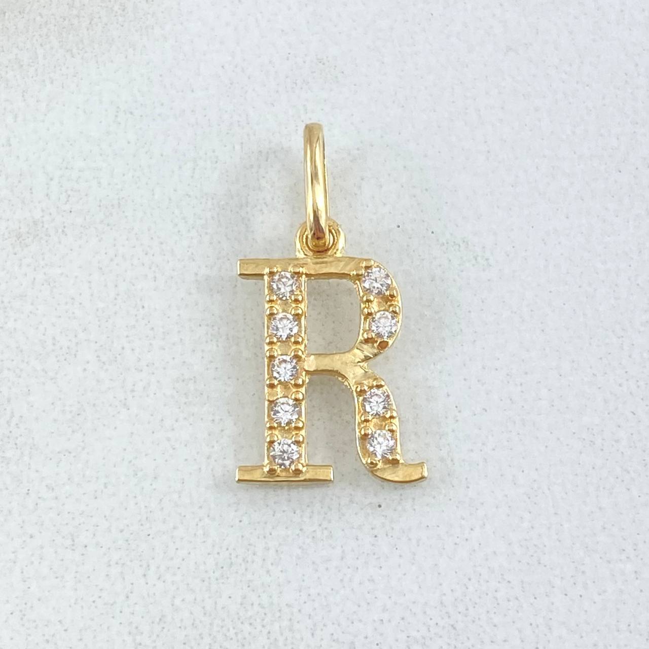 Dije Letra R Silueta 0.95gr / 2cm / Oro 18K Dije Letra R Silueta 0.95gr / 2cm / Oro 18K