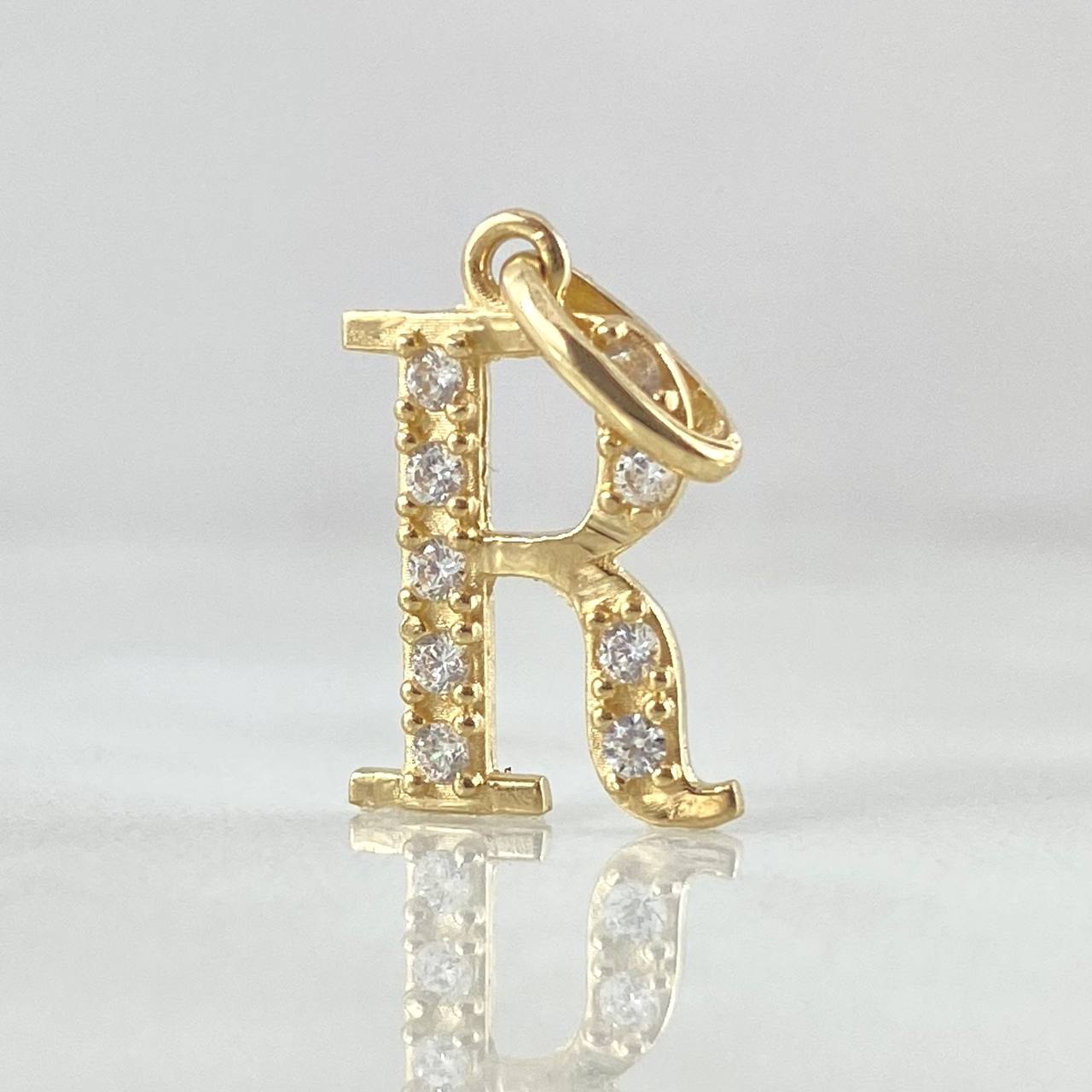 Dije Letra R Silueta 0.95gr / 2cm / Oro 18K Dije Letra R Silueta 0.95gr / 2cm / Oro 18K