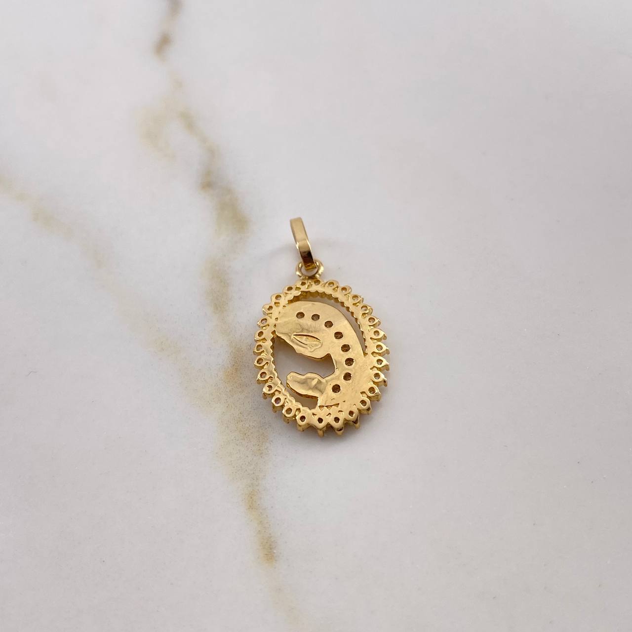 Dije Virgen Maria 2.75gr / 2.9cm / Circones Blancos Oro Amarillo 18K & Dije Virgen Maria 2.75gr / 2.9cm / Circones Blancos Oro Amarillo 18K &