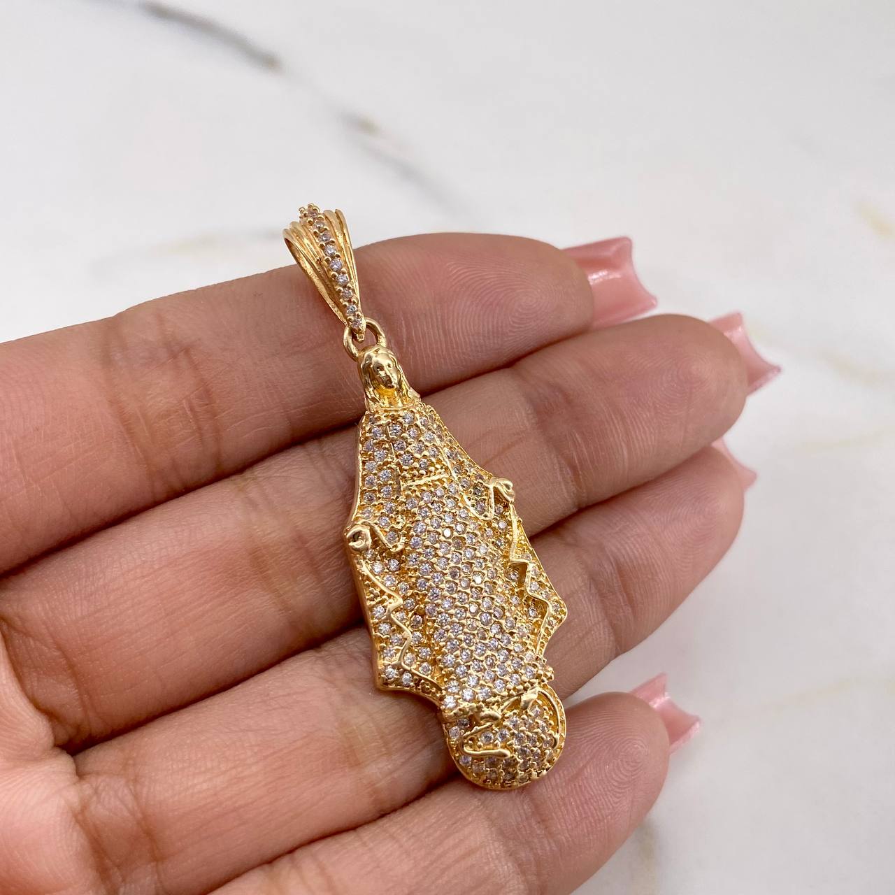 Dije Virgen Milagrosa 7.75gr / 4.9cm / Circones Blancos Oro Amarillo 18K $ Dije Virgen Milagrosa 7.75gr / 4.9cm / Circones Blancos Oro Amarillo 18K $