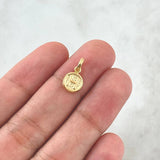 Dije Letra H 0.35gr / 1.5cm / Circulo Texturizado - Cargador Liso Oro Amarillo 18K Dije Letra H 0.35gr / 1.5cm / Circulo Texturizado - Cargador Liso Oro Amarillo 18K