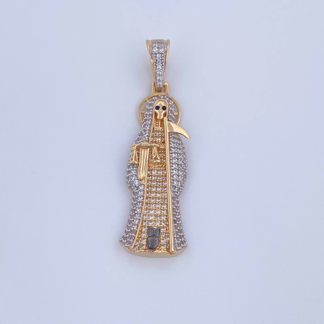 Dije Santa Muerte 7gr / 4.5cm / Circones Negros Blancos Tres Oros 18K & Dije Santa Muerte 7gr / 4.5cm / Circones Negros Blancos Tres Oros 18K &