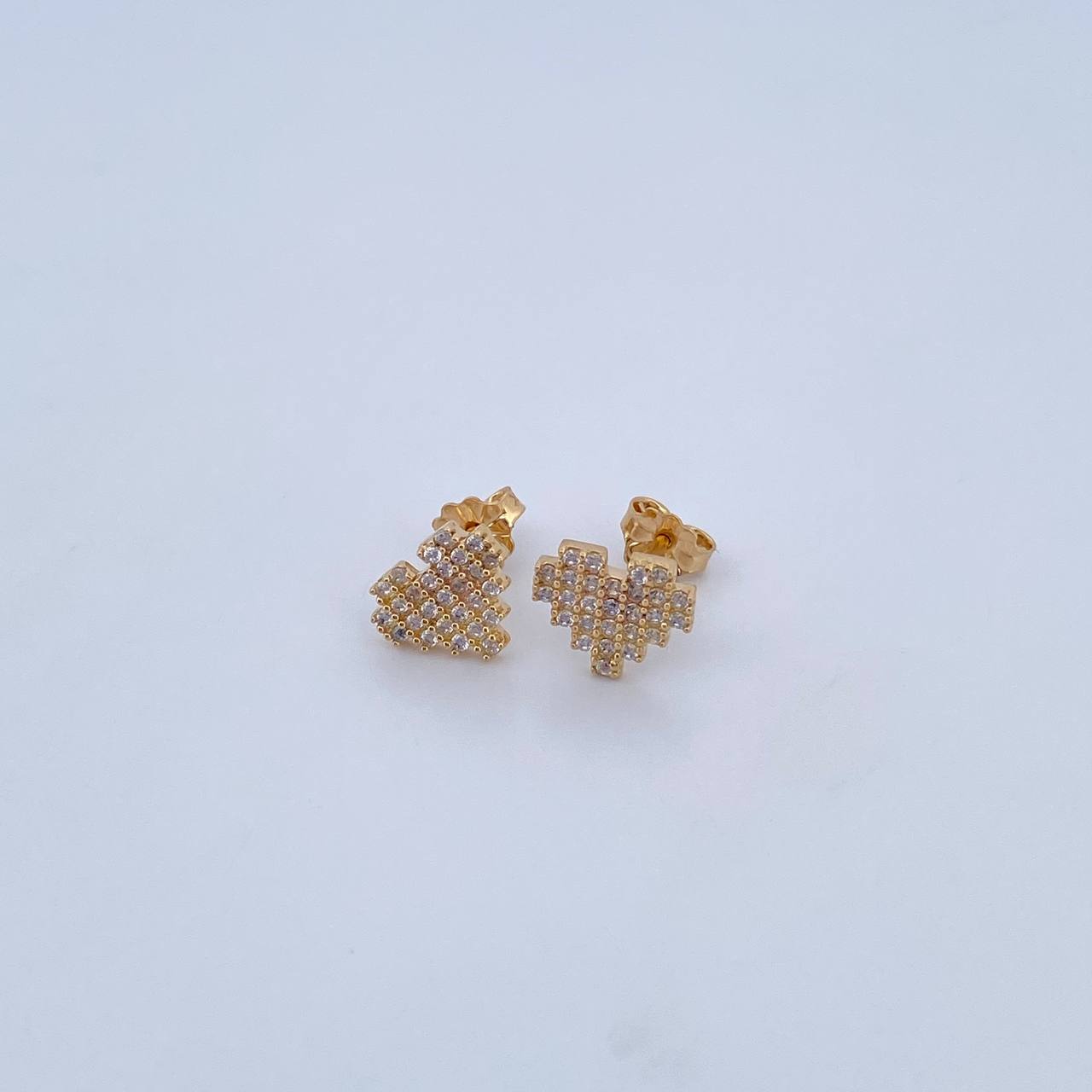 Topos Corazon Pixeliado 2.1gr / Circones Blancos Oro Amarillo 18K & Topos Corazon Pixeliado 2.1gr / Circones Blancos Oro Amarillo 18K &