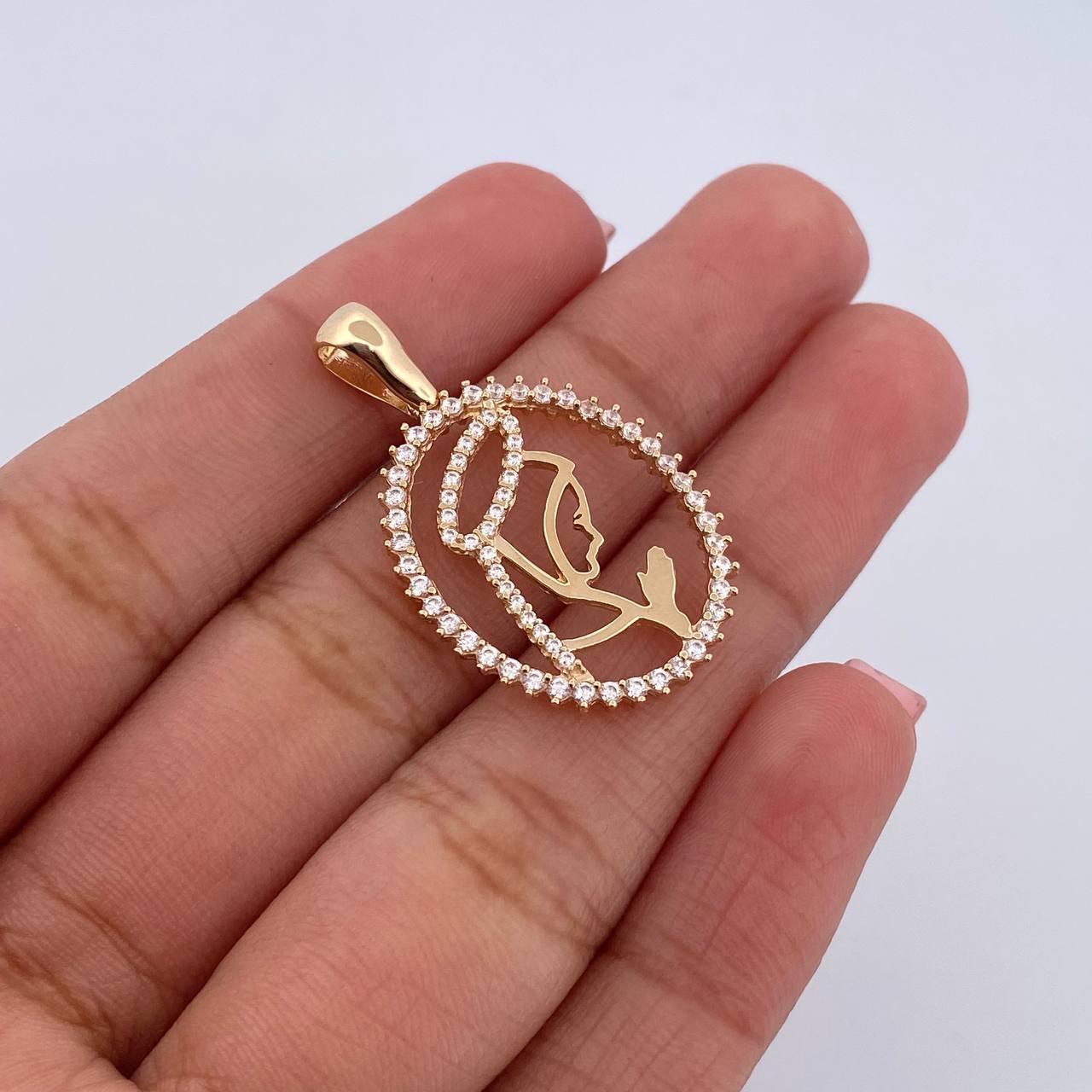 Dije Virgen Maria 2.9gr / 3.1cm / Circones Blancos Oro Amarillo 18K & Dije Virgen Maria 2.9gr / 3.1cm / Circones Blancos Oro Amarillo 18K &