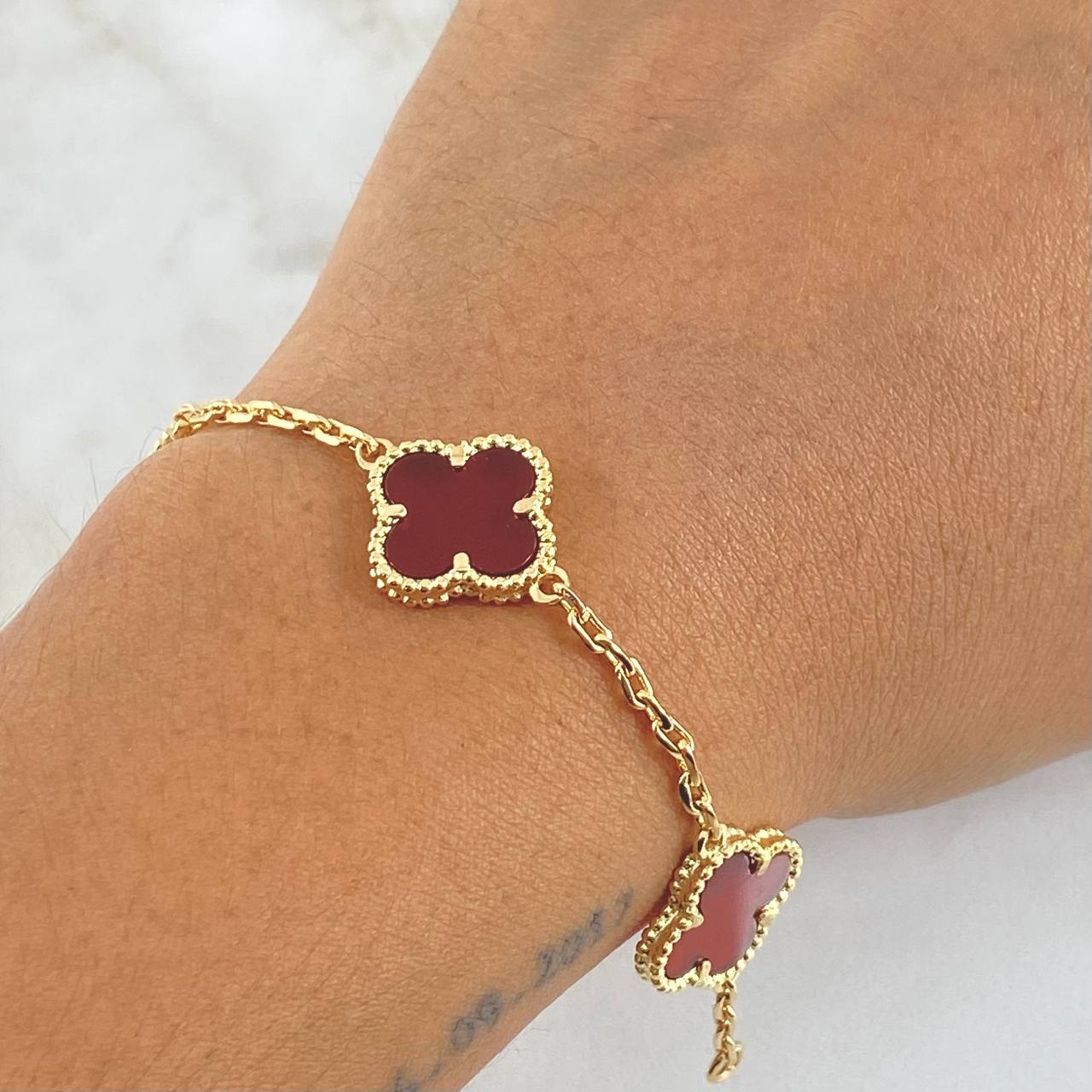 Pulso Aro Seguido Trébol VCyA Gradual 13.85gr / 22cm / 2.3mm Ambar Rojo Oro Amarillo Nac.Esp. 18K © Pulso Aro Seguido Trébol VCyA Gradual 13.85gr / 22cm / 2.3mm Ambar Rojo Oro Amarillo Nac.Esp. 18K ©