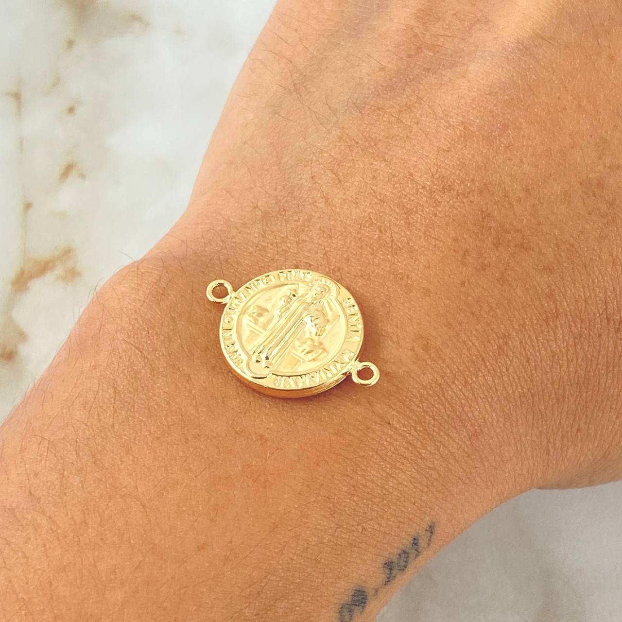 Herraje Medalla De San Benito 1.35gr / 2.3cm / Oro 18K © Herraje Medalla De San Benito 1.35gr / 2.3cm / Oro 18K ©