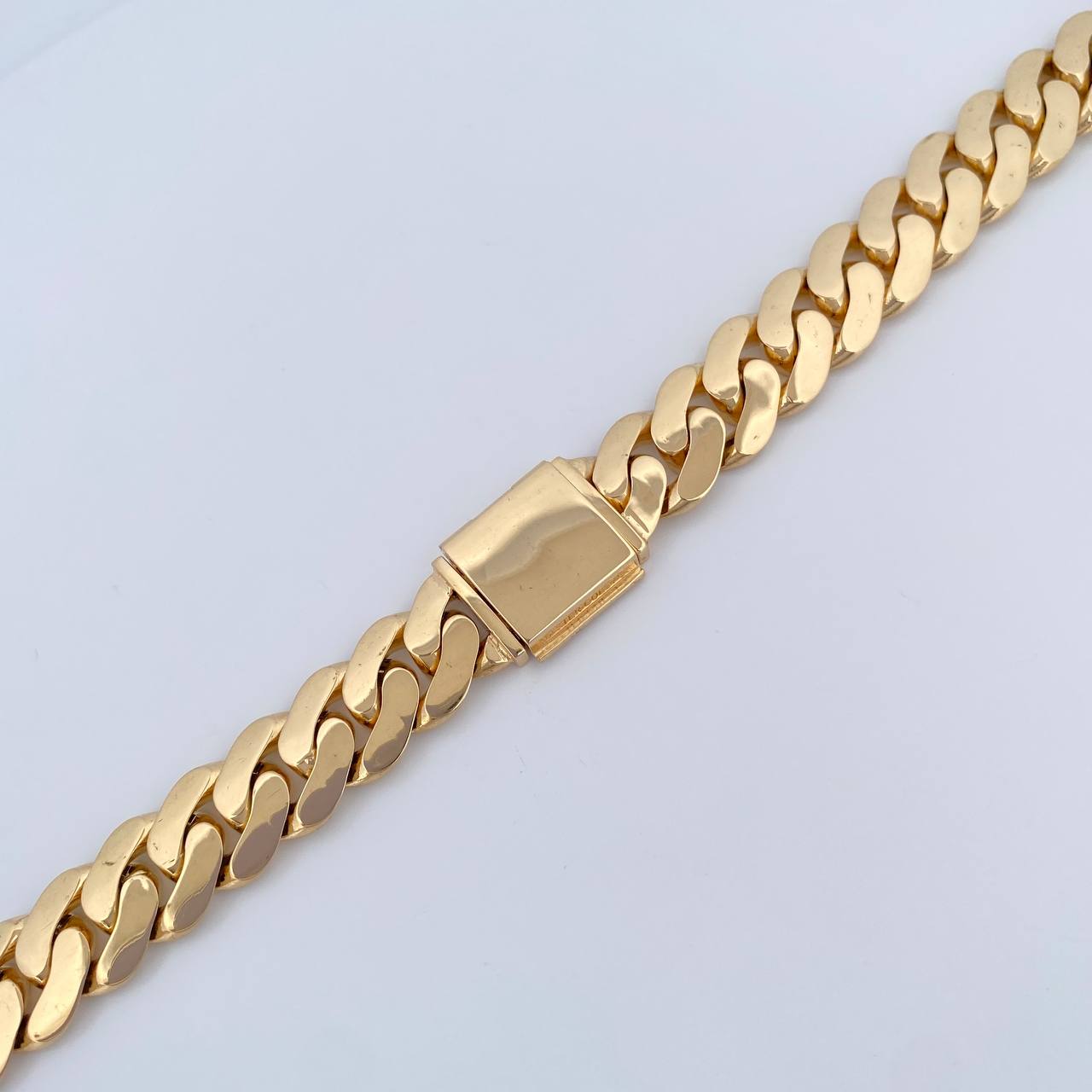 Cadena Cubana 72.15gr / 61.5cm / Oro 18K $ Cadena Cubana 72.15gr / 61.5cm / Oro 18K $