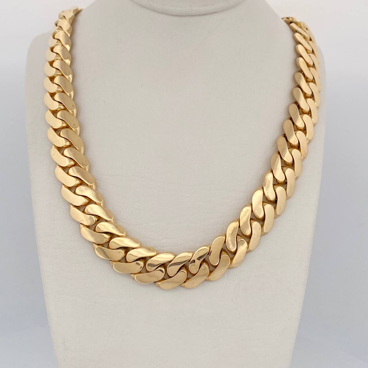 Cadena Cubana 72.15gr / 61.5cm / Oro 18K $ Cadena Cubana 72.15gr / 61.5cm / Oro 18K $