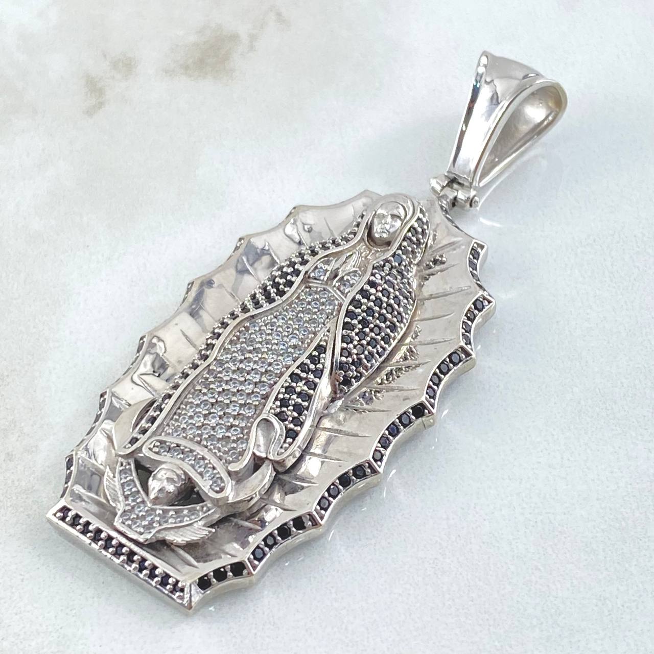 Dije Virgen Guadalupe 15.85gr / 6.5cm / Oro 18K * Dije Virgen Guadalupe 15.85gr / 6.5cm / Oro 18K *