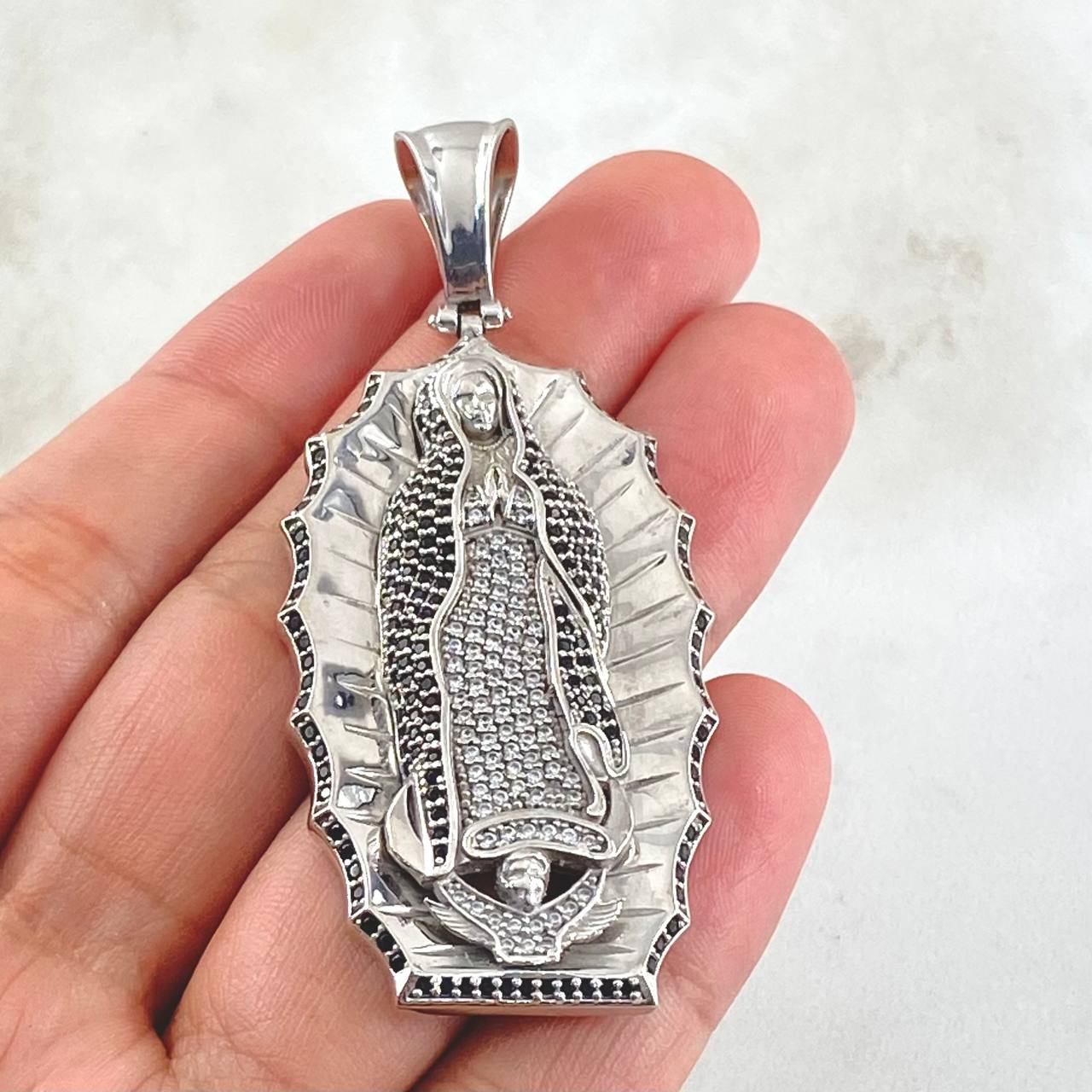 Dije Virgen Guadalupe 15.85gr / 6.5cm / Oro 18K * Dije Virgen Guadalupe 15.85gr / 6.5cm / Oro 18K *