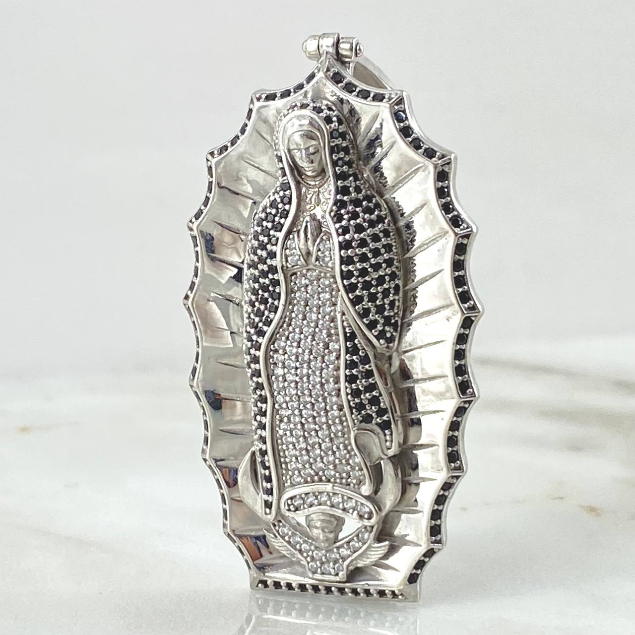 Dije Virgen Guadalupe 15.85gr / 6.5cm / Oro 18K * Dije Virgen Guadalupe 15.85gr / 6.5cm / Oro 18K *