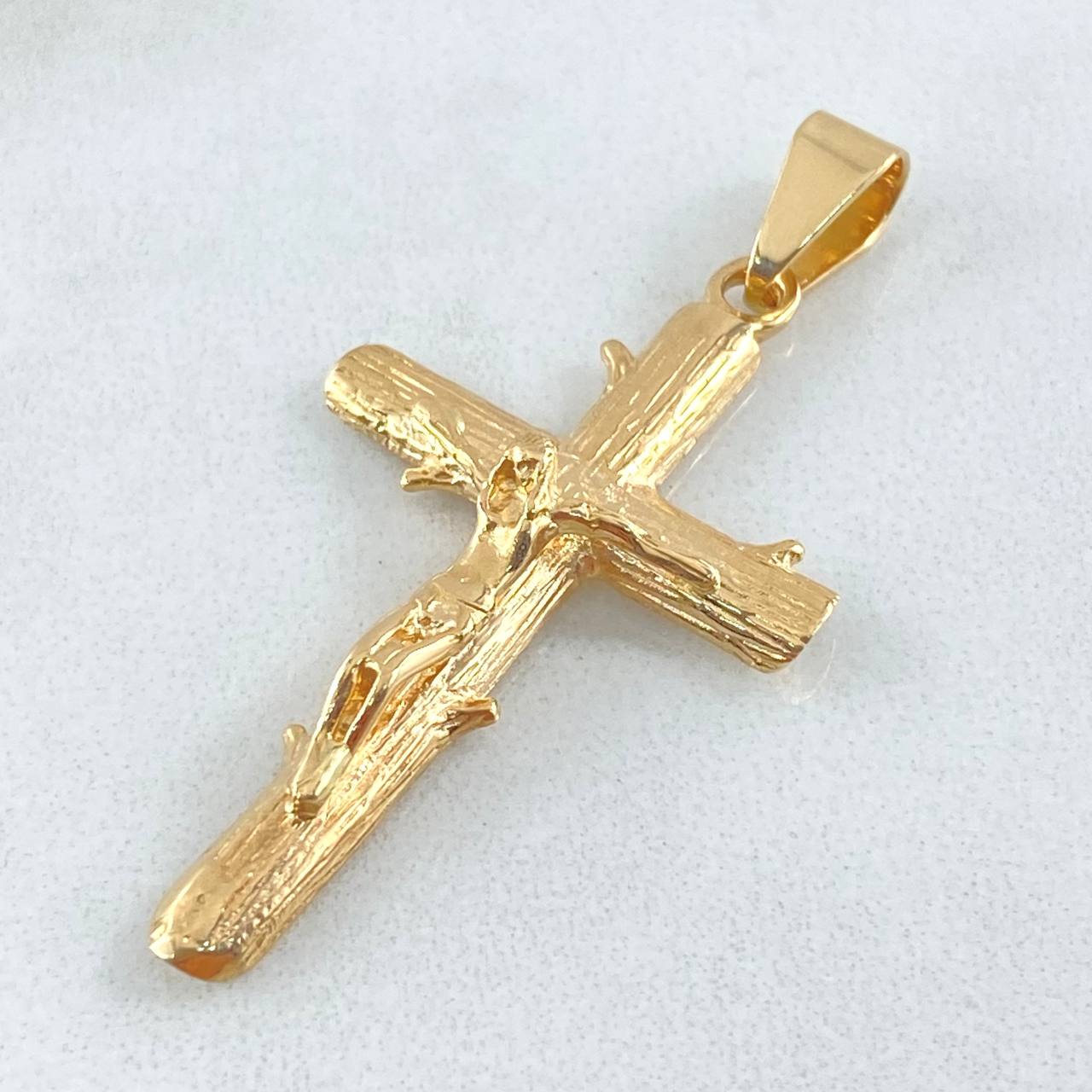 Dije Cruz Cristo 3.9gr / 4.3cm / Oro 18K Dije Cruz Cristo 3.9gr / 4.3cm / Oro 18K