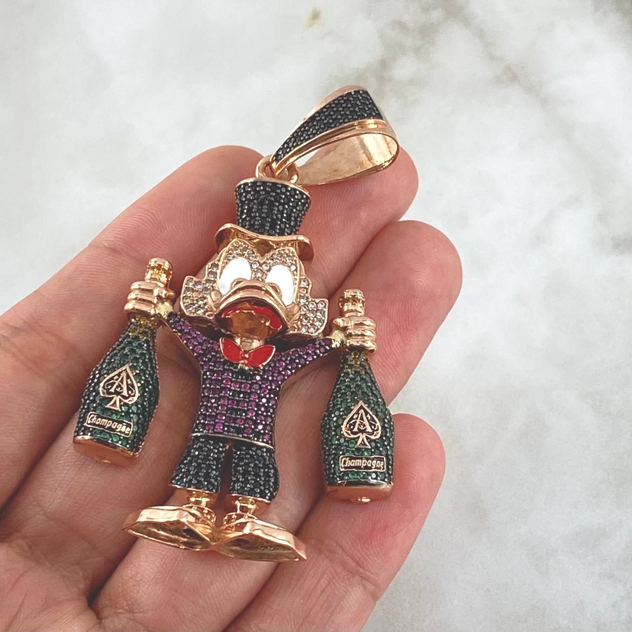 Dije Pato Botellas Champagne 30gr / 6.8cm / Circones Colores Oro Amarillo 18K * Dije Pato Botellas Champagne 30gr / 6.8cm / Circones Colores Oro Amarillo 18K *