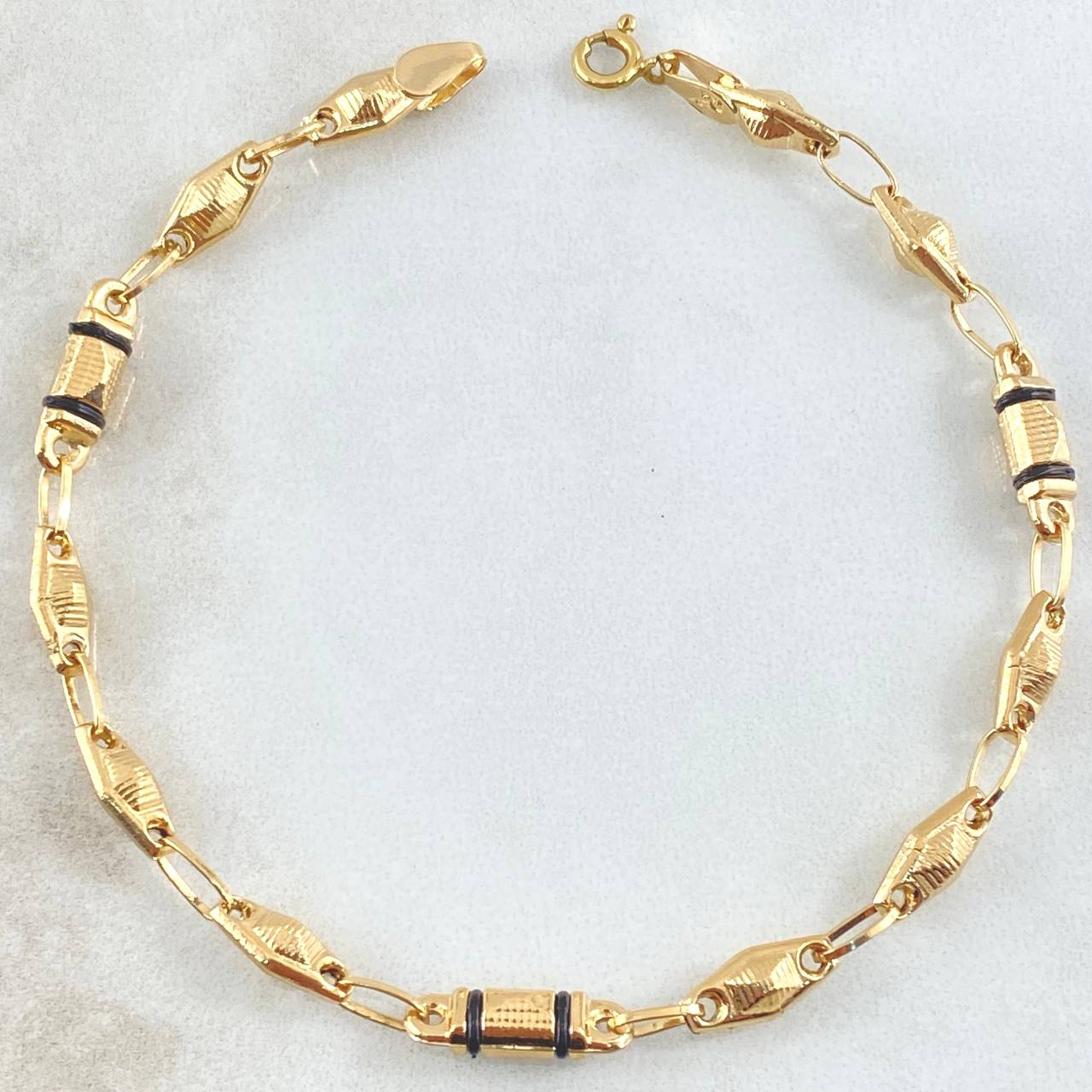 Pulso Rombos 3x1 Cauchos Negros 3.95gr / 20cm / Oro Amarillo 18K Pulso Rombos 3x1 Cauchos Negros 3.95gr / 20cm / Oro Amarillo 18K