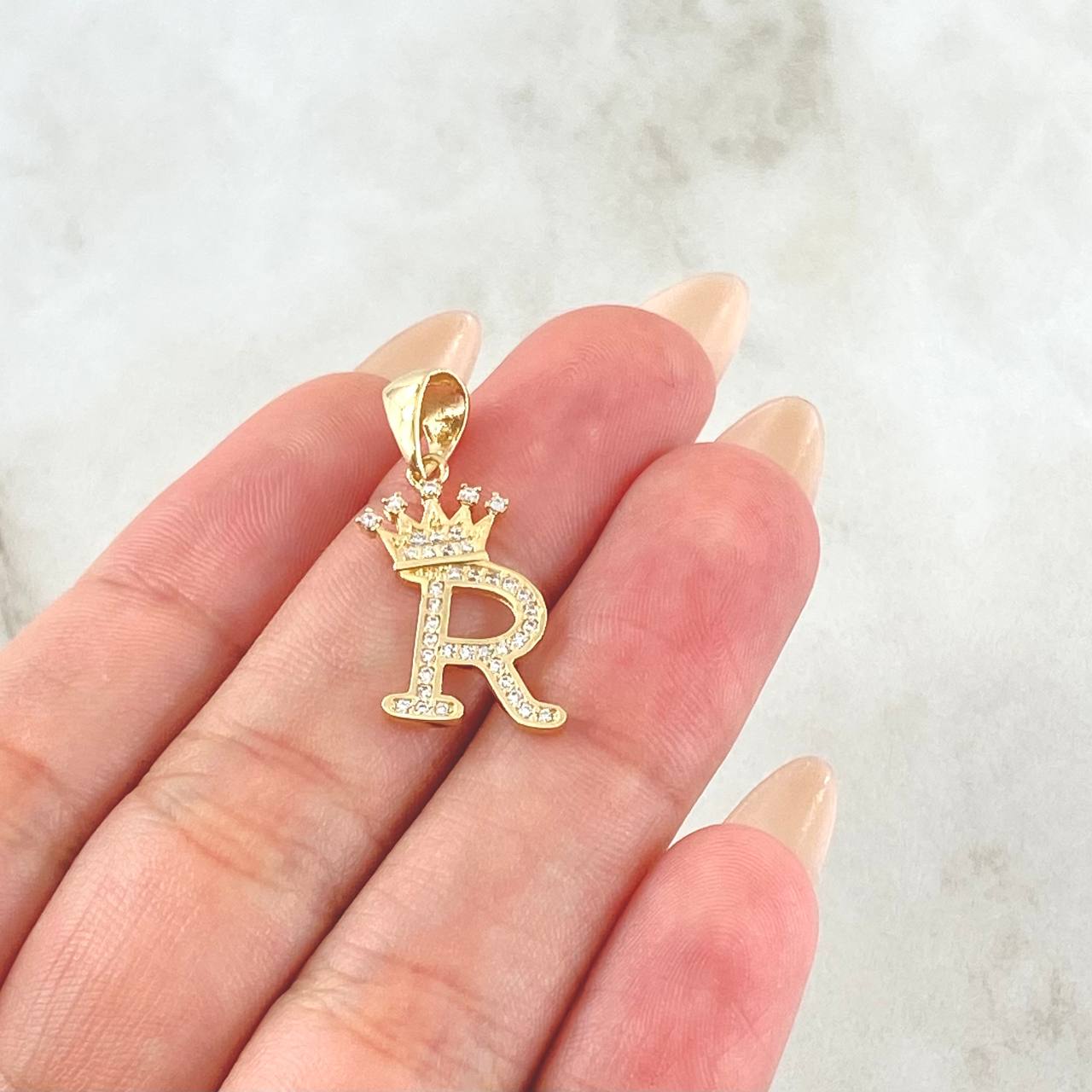 Dije Corona Letra R 1.95gr / 2.5cm / Oro Amarillo 18K Dije Corona Letra R 1.95gr / 2.5cm / Oro Amarillo 18K