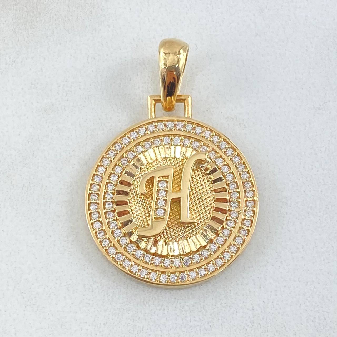 Dije Medalla Letra H 4.95gr / 3cm / Oro Amarillo 18K © Dije Medalla Letra H 4.95gr / 3cm / Oro Amarillo 18K ©