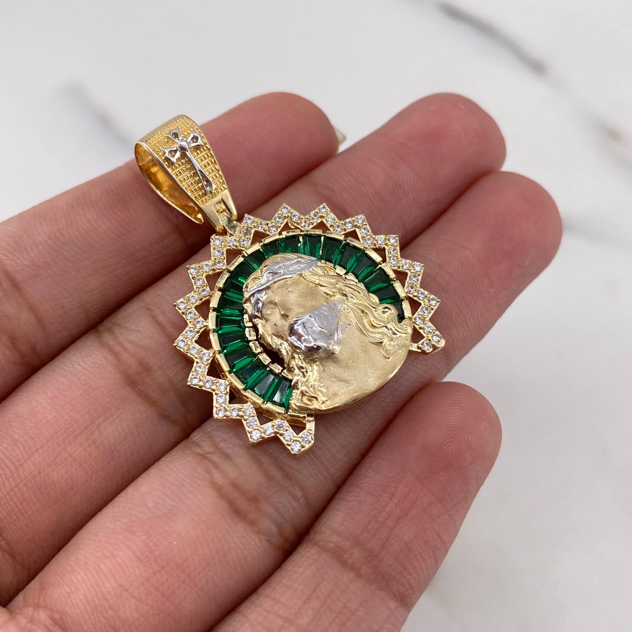 Dije Rostro Cristo 7.3gr / 3.4cm / Circones Verdes Blancos Dos Oros Amarillo Blanco 18K & Dije Rostro Cristo 7.3gr / 3.4cm / Circones Verdes Blancos Dos Oros Amarillo Blanco 18K &