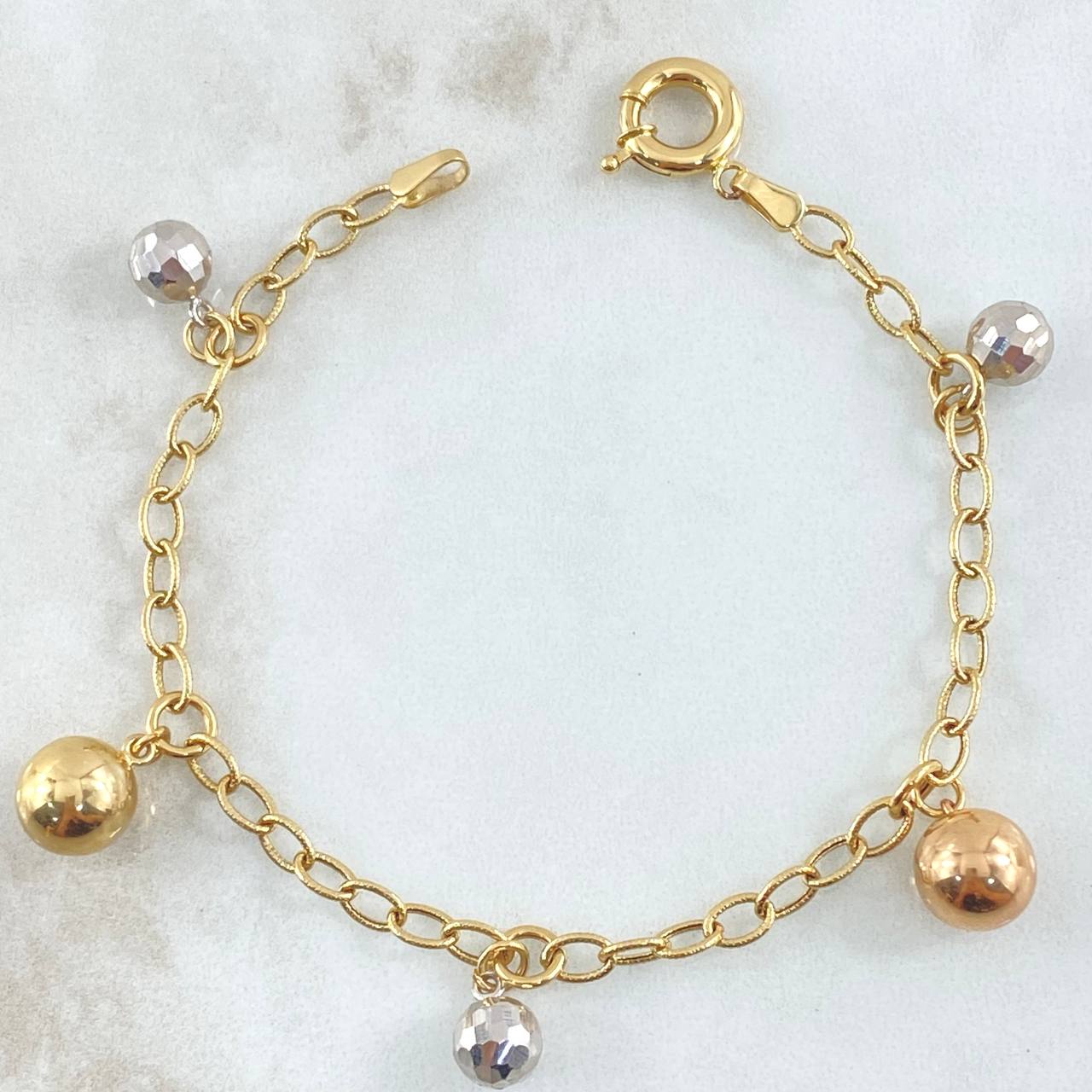 Pulso Aro Seguido Bolas Colgantes 5.55gr / 19cm / 4mm Diamantadas Lisas Tres Oros +4 18K © Pulso Aro Seguido Bolas Colgantes 5.55gr / 19cm / 4mm Diamantadas Lisas Tres Oros +4 18K ©