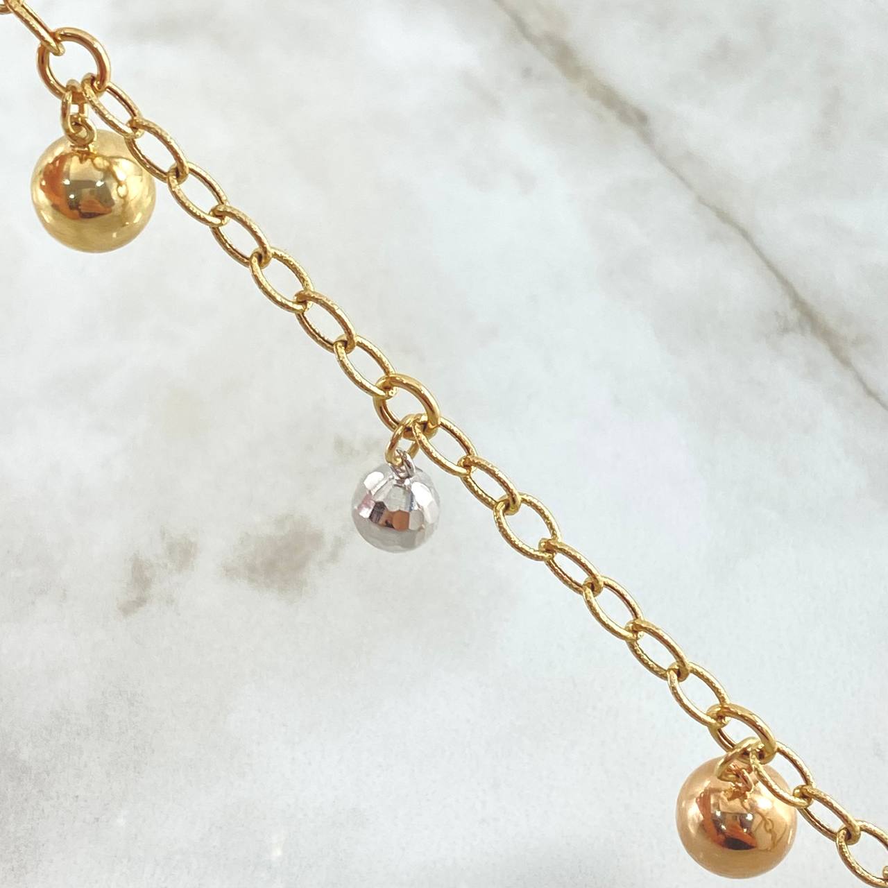 Pulso Aro Seguido Bolas Colgantes 5.55gr / 19cm / 4mm Diamantadas Lisas Tres Oros +4 18K © Pulso Aro Seguido Bolas Colgantes 5.55gr / 19cm / 4mm Diamantadas Lisas Tres Oros +4 18K ©