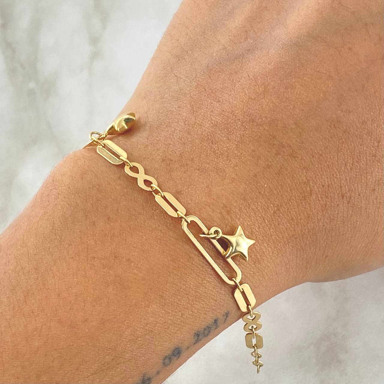 Pulso Cajon Infinito Especial 4.2gr / 19cm / 4mm Estrellas Oro Amarillo +4 18K © Pulso Cajon Infinito Especial 4.2gr / 19cm / 4mm Estrellas Oro Amarillo +4 18K ©