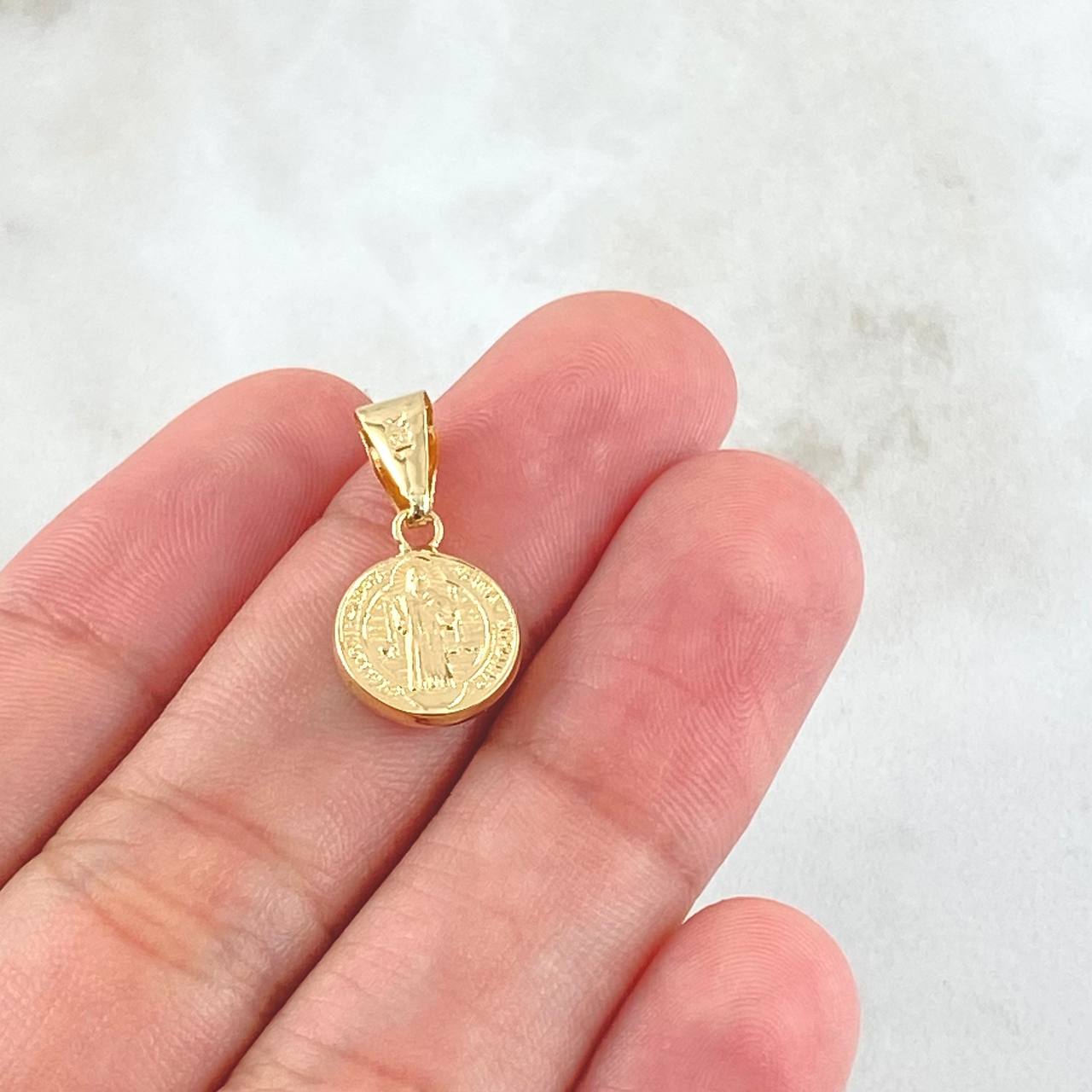 Dije San Benito 0.6gr / 1.9cm / Oro Amarillo 18K * Dije San Benito 0.6gr / 1.9cm / Oro Amarillo 18K *