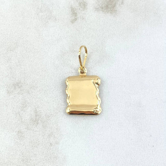Dije Placa Pergamino 0.7gr / 2.2cm / Oro 18K