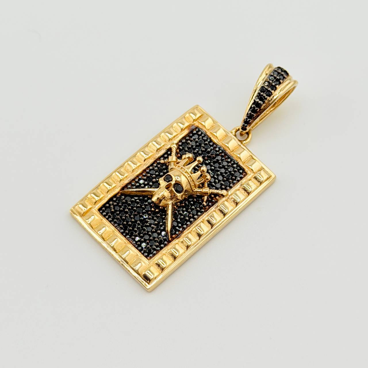 Dije Placa Calavera Tupida 8.45gr / 4.3cm / Oro Amarillo 18K © Dije Placa Calavera Tupida 8.45gr / 4.3cm / Oro Amarillo 18K ©