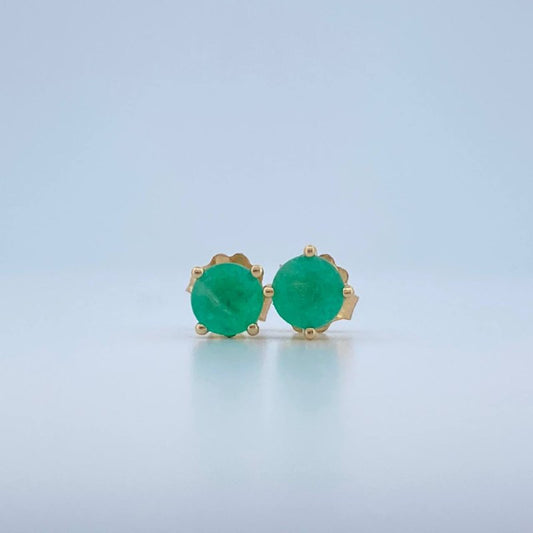 Topos Cuatro Garras Esmeralda 0.95gr / Oro Amarillo 18K %