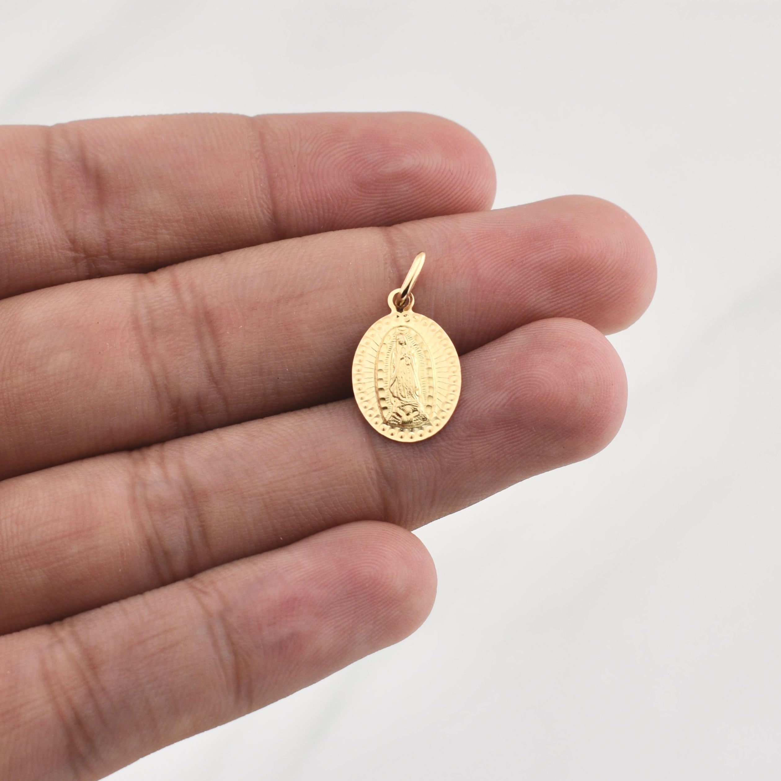 Dije Virgen Guadalupe 1gr / 2.3cm / Oro Amarillo +4 18K Dije Virgen Guadalupe 1gr / 2.3cm / Oro Amarillo +4 18K