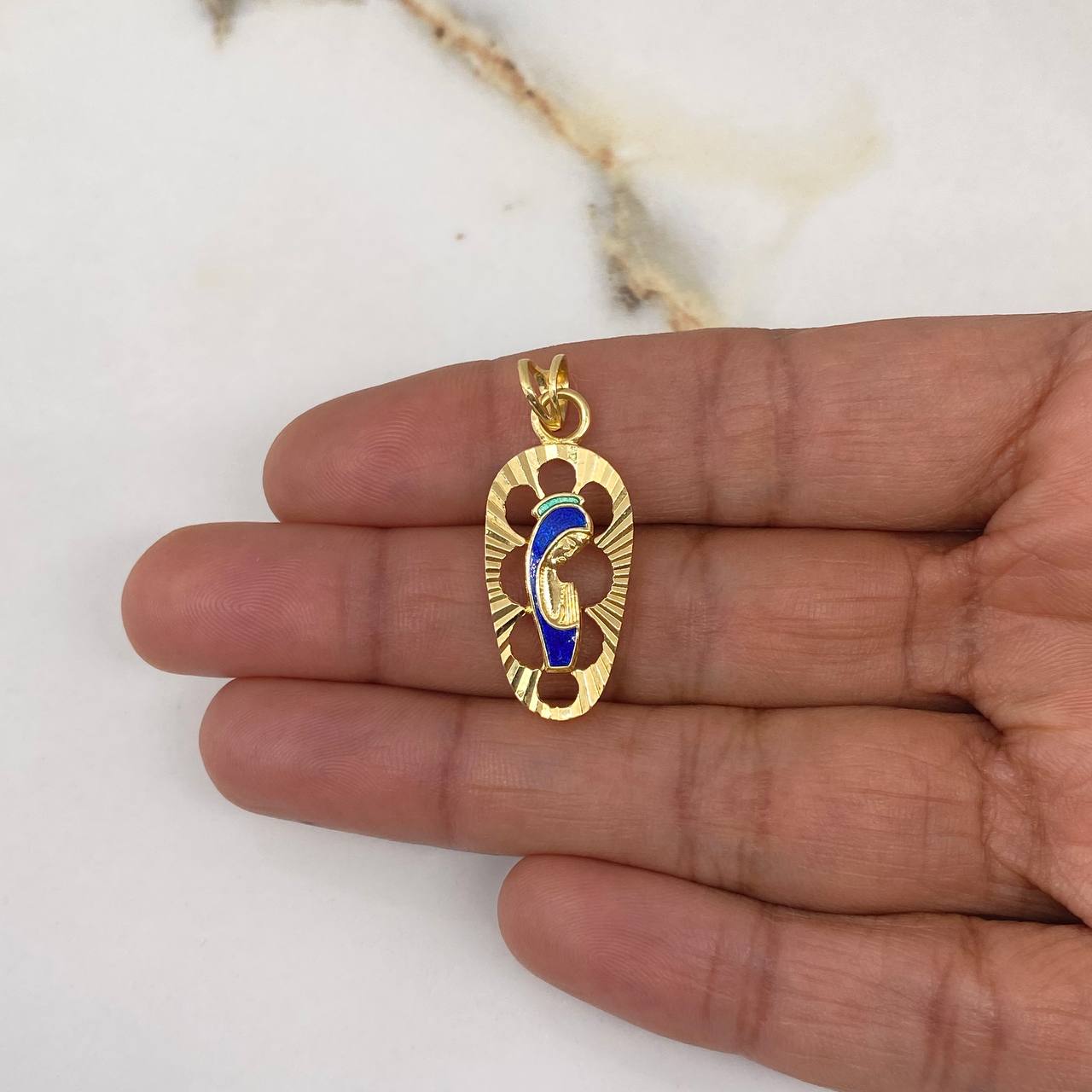 Dije Ovalo Virgen Maria 3.15gr / 3.3cm / Diamantada Oro Amarillo $ Dije Ovalo Virgen Maria 3.15gr / 3.3cm / Diamantada Oro Amarillo $