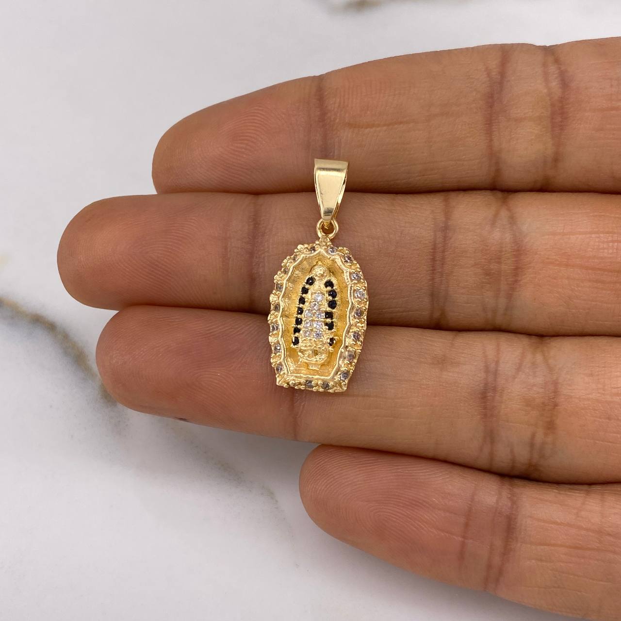 Dije Virgen Guadalupe 3.45gr / 2.5cm / Circones Blancos Negros Oro Amarillo & Dije Virgen Guadalupe 3.45gr / 2.5cm / Circones Blancos Negros Oro Amarillo &