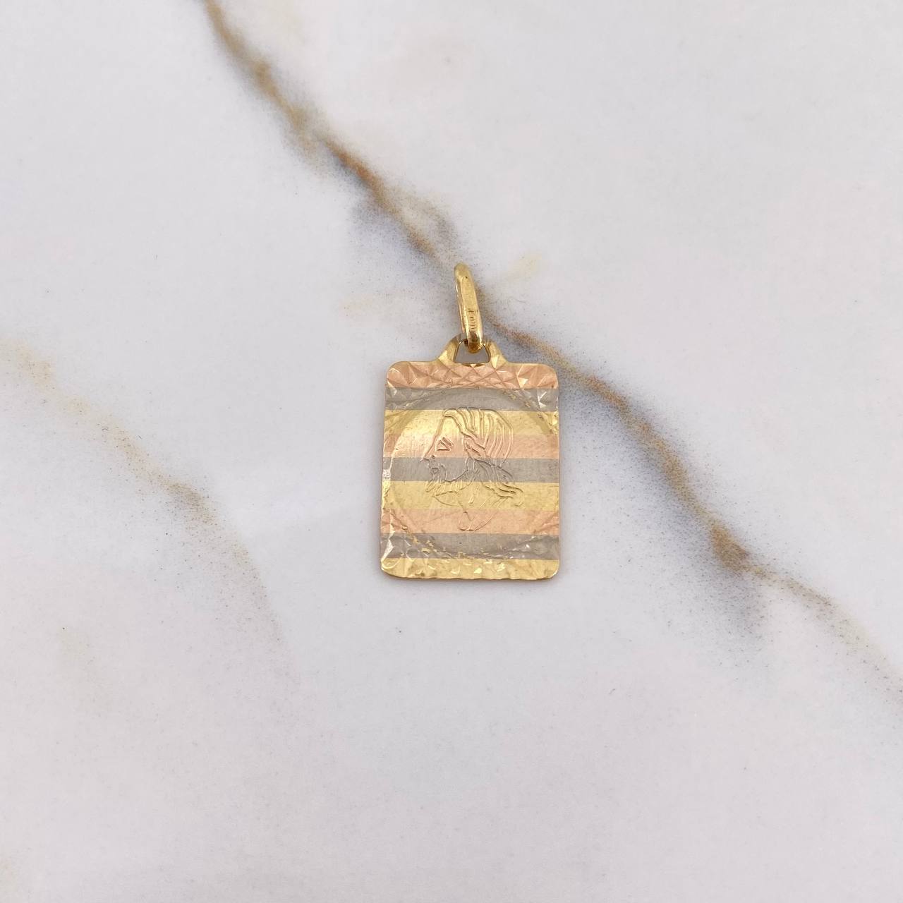 Dije Placa Cristo 2.25gr / 2.6cm / Liso Tres Oros $ Dije Placa Cristo 2.25gr / 2.6cm / Liso Tres Oros $