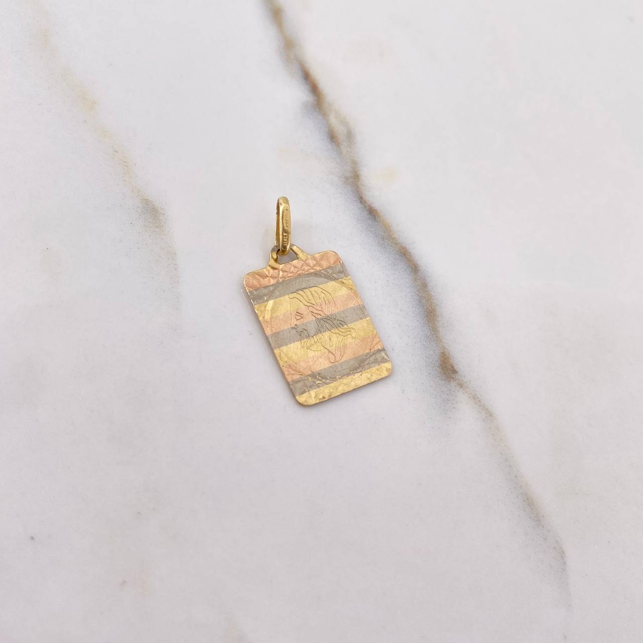 Dije Placa Cristo 2.25gr / 2.6cm / Liso Tres Oros $ Dije Placa Cristo 2.25gr / 2.6cm / Liso Tres Oros $