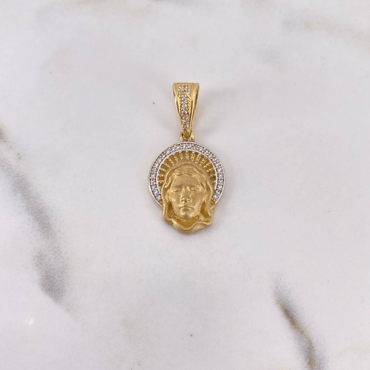 Dije Virgen Maria 4.1gr / 3cm / Circones Blancos Dos Oros Amarillo Blanco $ Dije Virgen Maria 4.1gr / 3cm / Circones Blancos Dos Oros Amarillo Blanco $