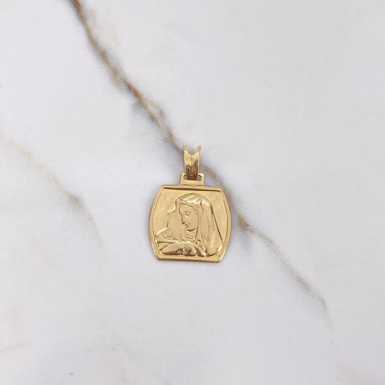 Dije Madalla Virgen 3.3gr / 2.8cm / Liso Oro Amarillo $ Dije Madalla Virgen 3.3gr / 2.8cm / Liso Oro Amarillo $