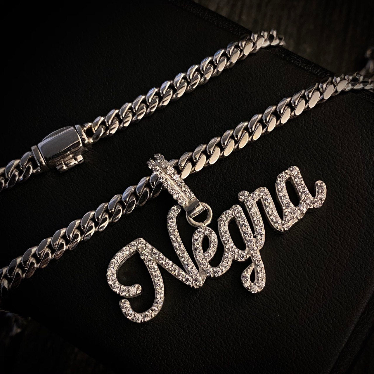 Dije Nombre con piedras por Fabricacion Bajo Pedido 8gr Dije Nombre con piedras por Fabricacion Bajo Pedido 8gr