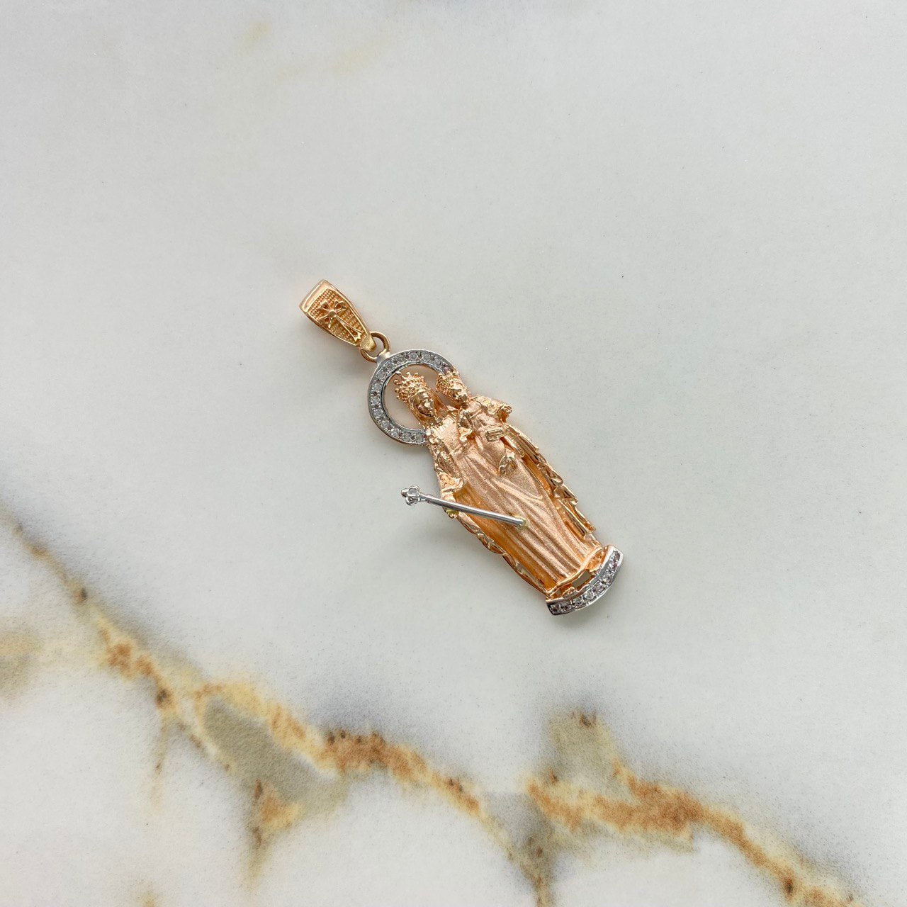 Dije Virgen Del Carmen 5.55gr / 4.5cm / Circones Blancos Dos Oros Blanco Rosa & Dije Virgen Del Carmen 5.55gr / 4.5cm / Circones Blancos Dos Oros Blanco Rosa &