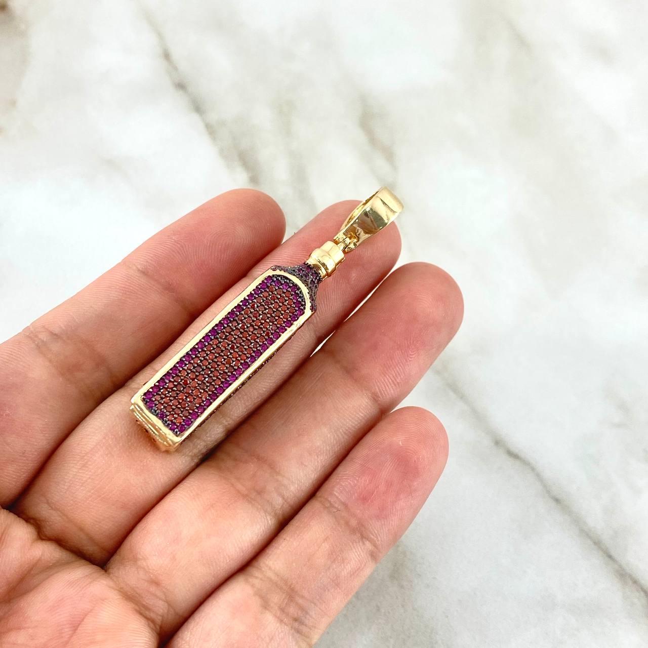 Dije Botella Red Label 12.95gr / 5cm / Circones Fucsias - Naranajados Oro Amarillo Dije Botella Red Label 12.95gr / 5cm / Circones Fucsias - Naranajados Oro Amarillo