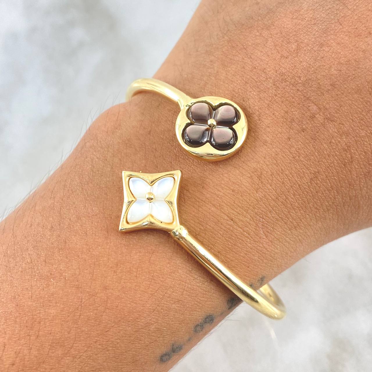 Pulso Aro Trébol VCyA 8.85gr / 19cm / Nacares Blanco Cafe Oro Amarillo +4 * Pulso Aro Trébol VCyA 8.85gr / 19cm / Nacares Blanco Cafe Oro Amarillo +4 *