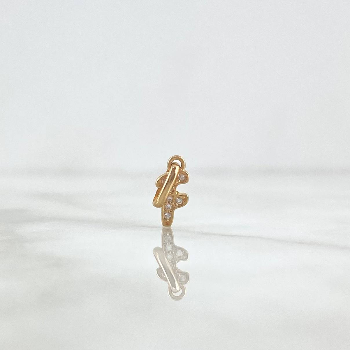 Dije Letra F Cursiva 0.45gr / 1.6cm / Circones Blancos Oro Amarillo Dije Letra F Cursiva 0.45gr / 1.6cm / Circones Blancos Oro Amarillo