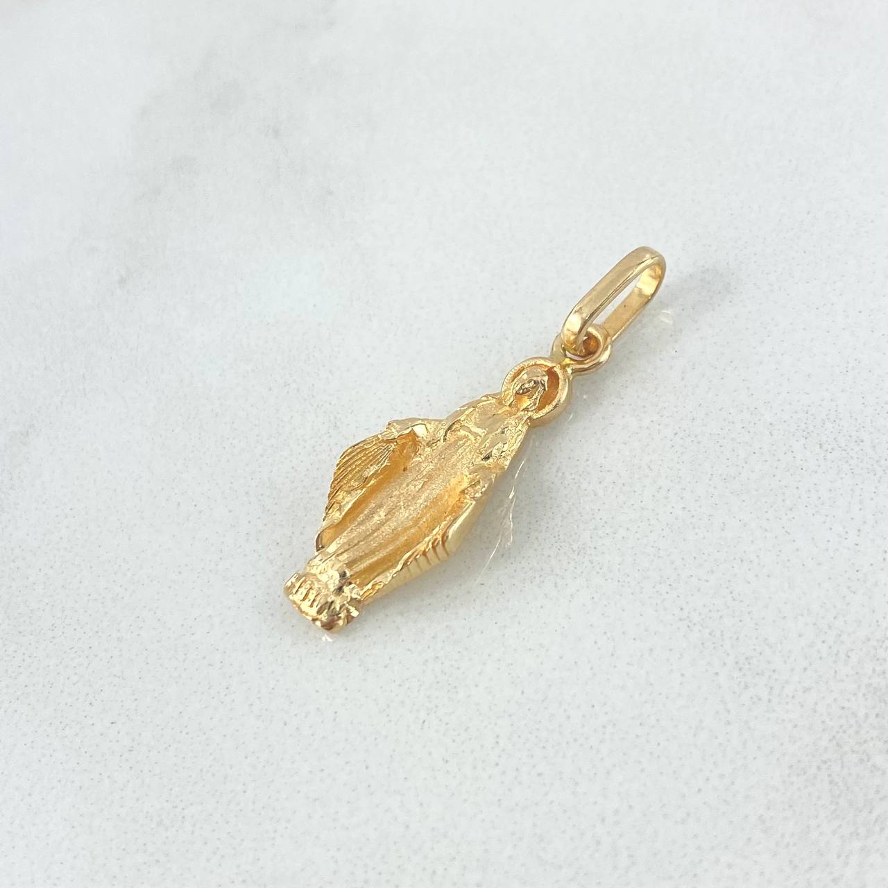 Dije Virgen Milagrosa 2.15gr / 2.9cm / Silueta Mate Oro Amarillo © Dije Virgen Milagrosa 2.15gr / 2.9cm / Silueta Mate Oro Amarillo ©