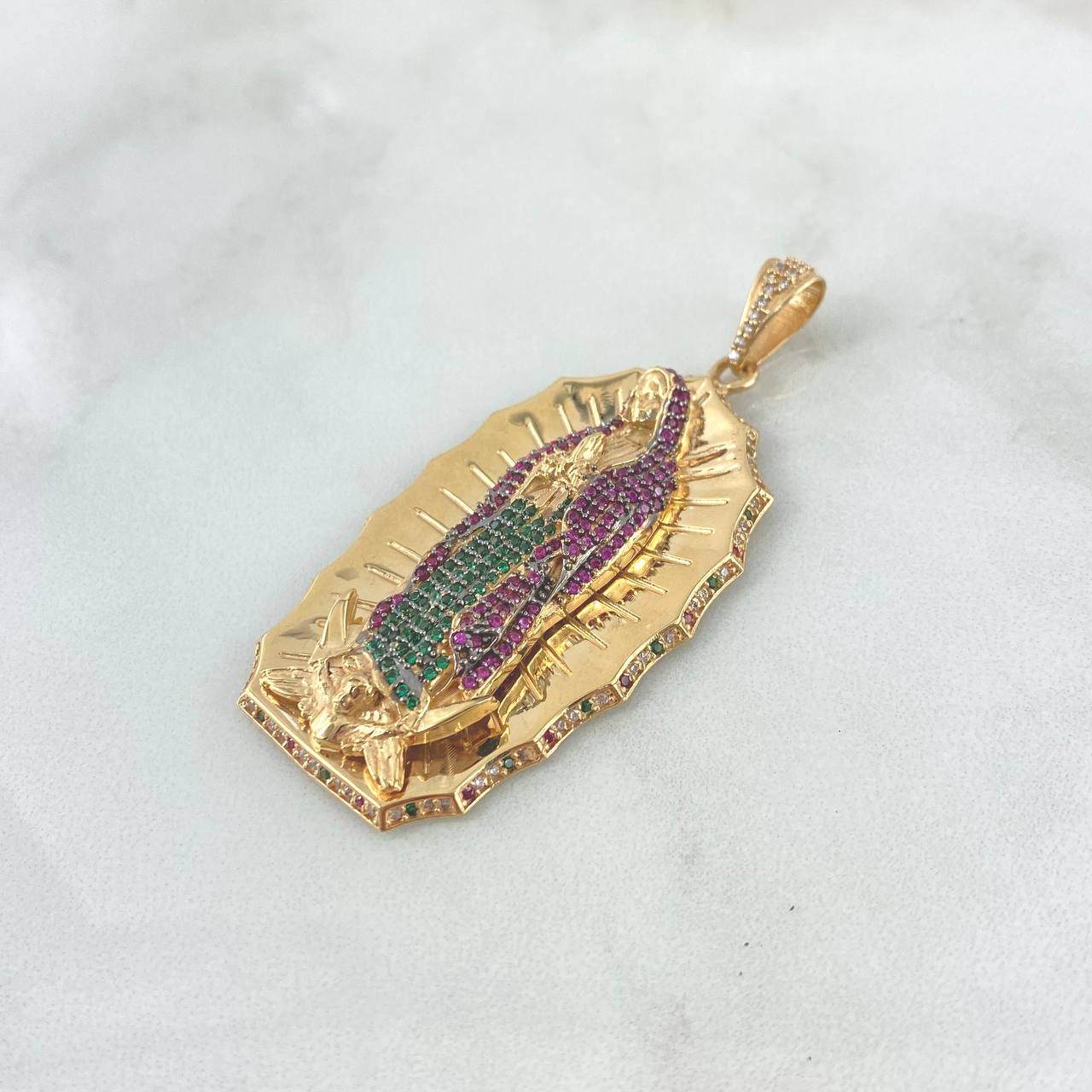 Dije Virgen Guadalupe 16.35gr / 6.1cm / Circones Blancos Fucsias Y Verdes Oro Amarillo © Dije Virgen Guadalupe 16.35gr / 6.1cm / Circones Blancos Fucsias Y Verdes Oro Amarillo ©