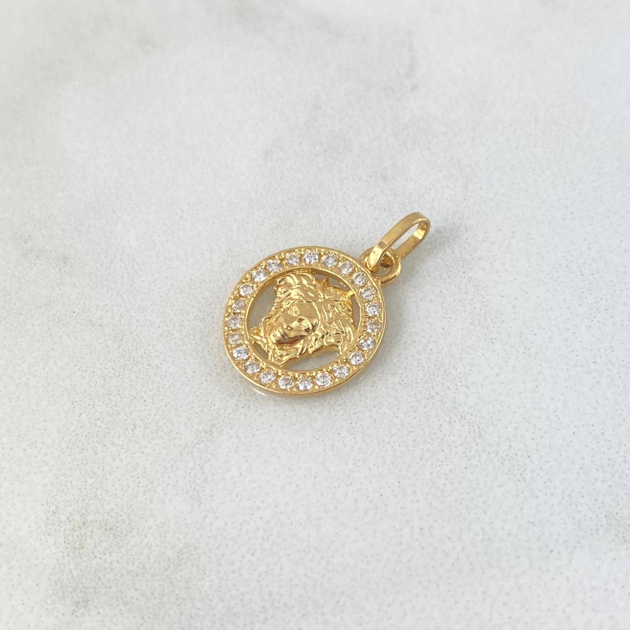 Dije Medalla Medusa 1.45gr / 2cm / Circones Blancos Oro Amarillo Dije Medalla Medusa 1.45gr / 2cm / Circones Blancos Oro Amarillo
