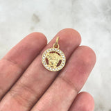 Dije Medalla Medusa 1.45gr / 2cm / Circones Blancos Oro Amarillo Dije Medalla Medusa 1.45gr / 2cm / Circones Blancos Oro Amarillo