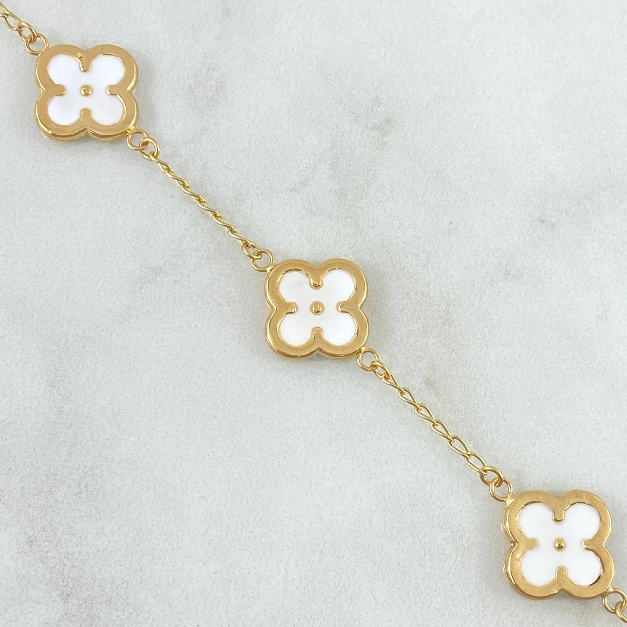Pulso Aro Seguido Trébol VCyA 5gr / 19cm / 13mm Blanco Electrostático Liso Oro Amarillo 18K Pulso Aro Seguido Trébol VCyA 5gr / 19cm / 13mm Blanco Electrostático Liso Oro Amarillo 18K