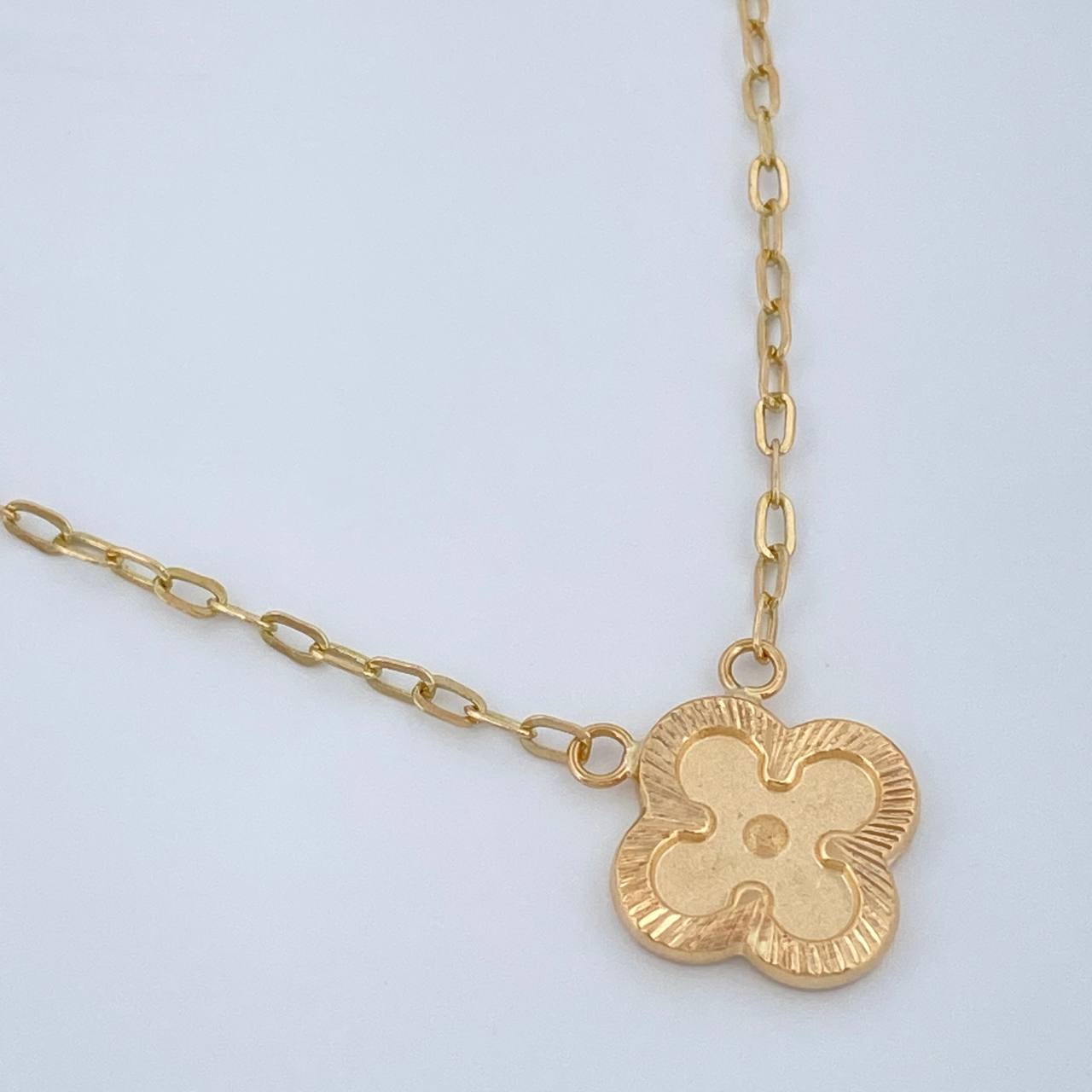 Cadena Trebol Cajon 3gr / 44.5cm / 1.77mm Oro Amarillo 18K % Cadena Trebol Cajon 3gr / 44.5cm / 1.77mm Oro Amarillo 18K %