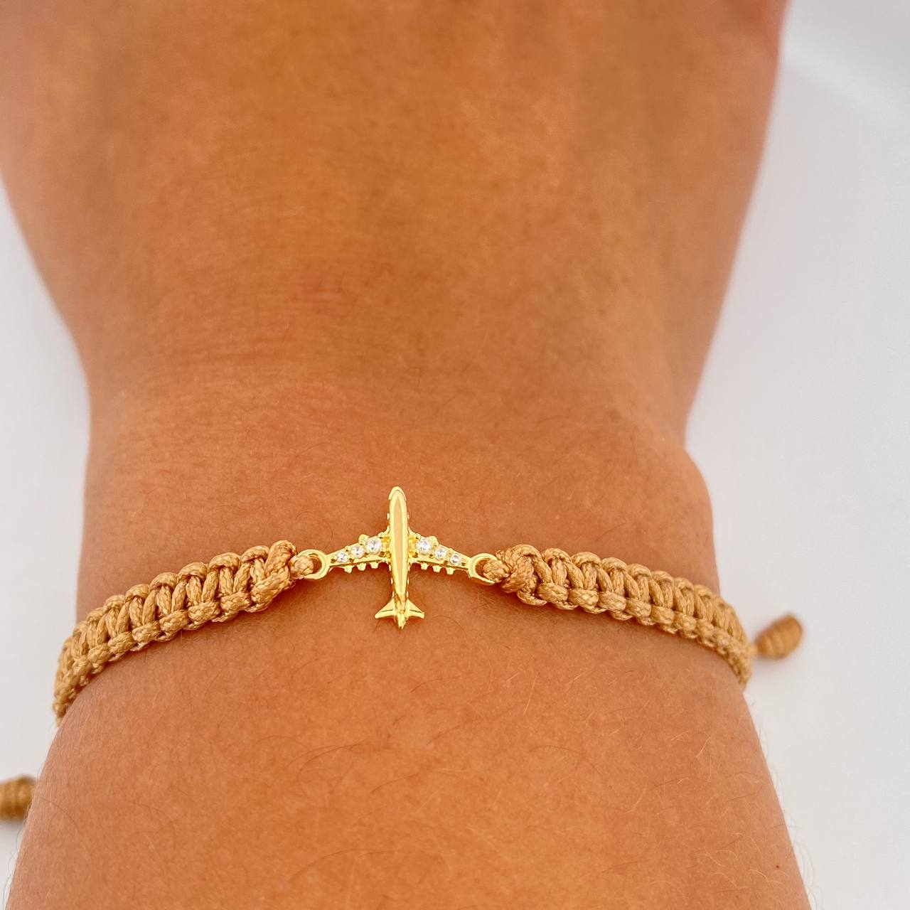 Pulsera Tejida Beige Avión 0.6gr / Oro Amarillo 18K % Pulsera Tejida Beige Avión 0.6gr / Oro Amarillo 18K %